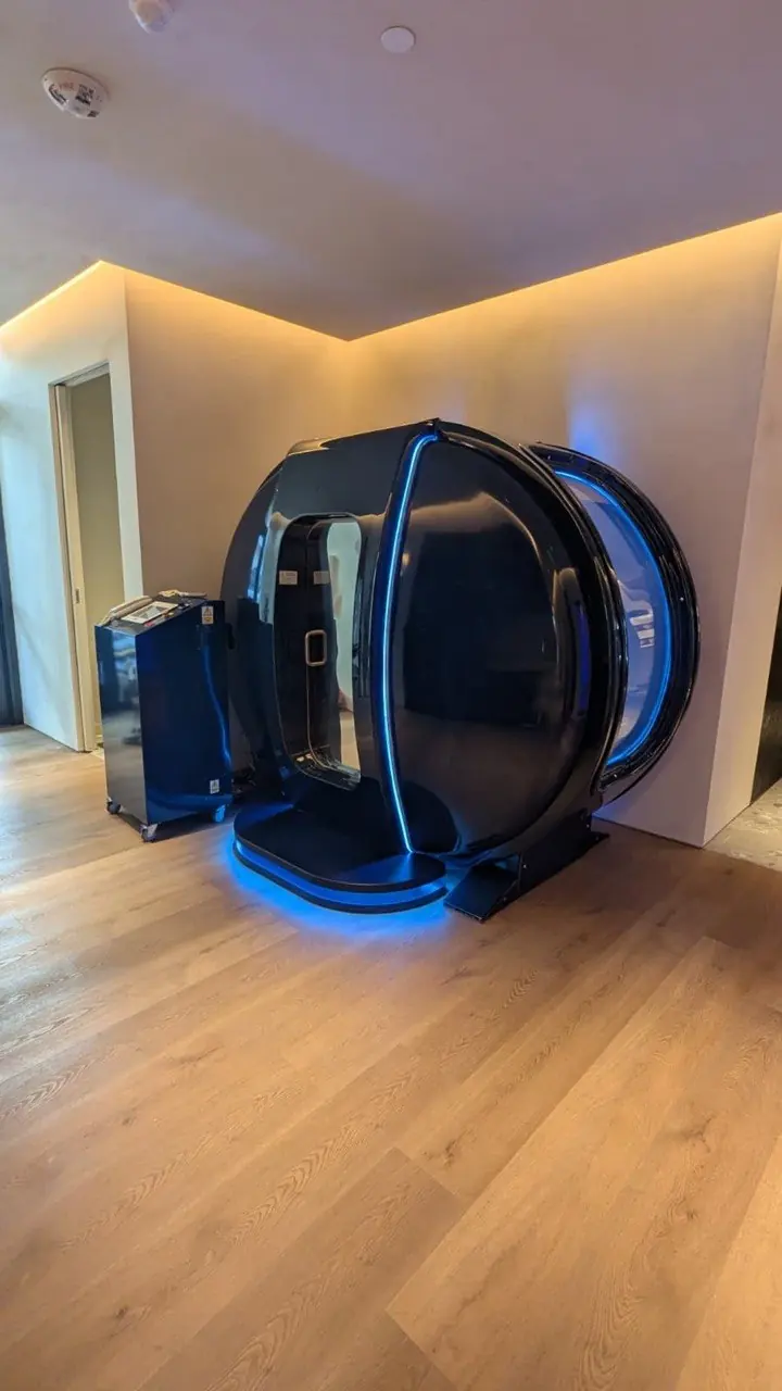 C1 Extended chamber in a private room