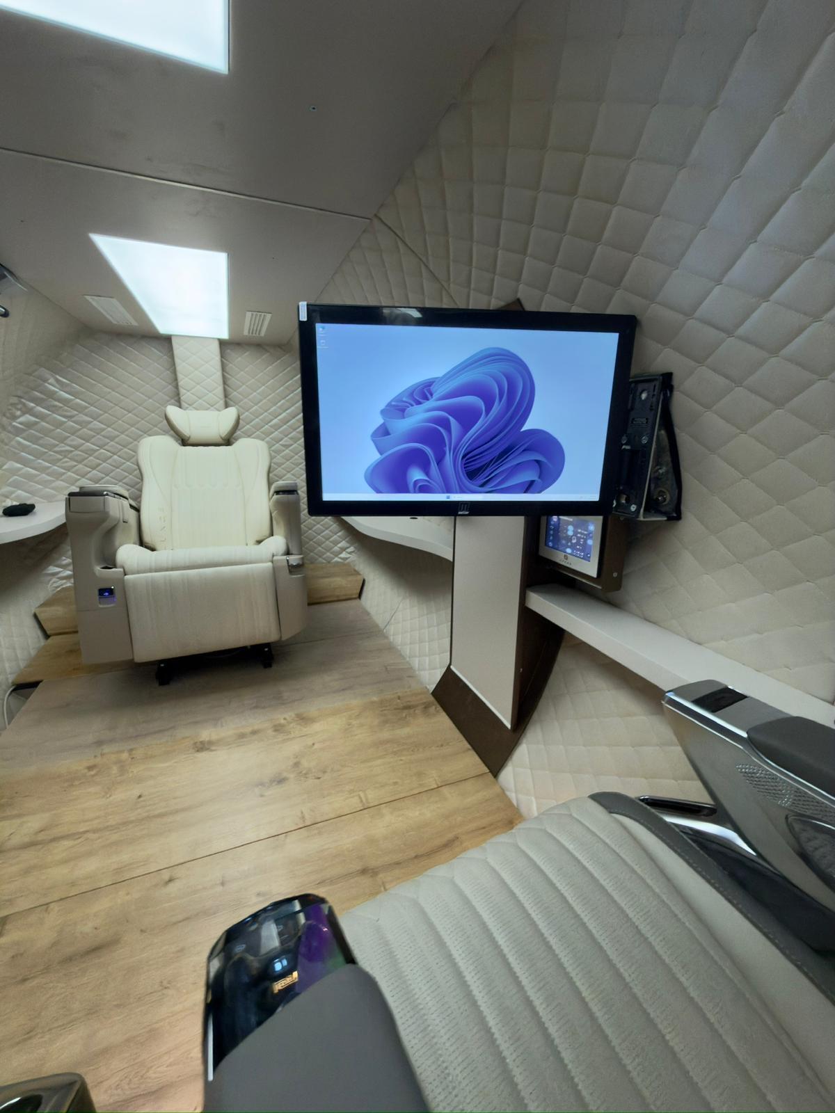 LUXOS — Single seat